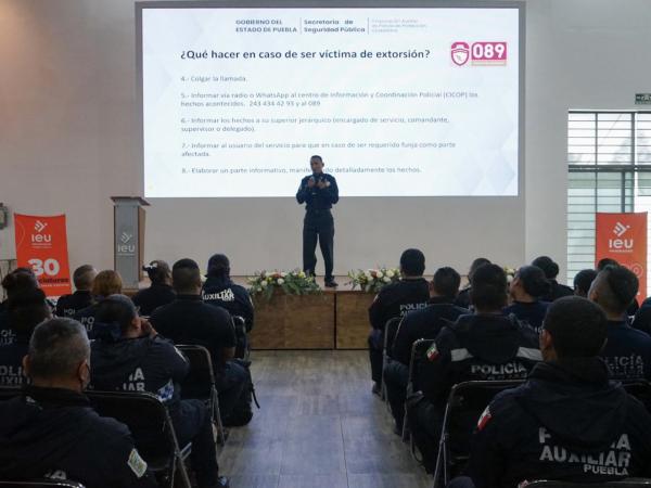 Capacitan a 900 policías auxiliares de Puebla contra extorsión y fraudes