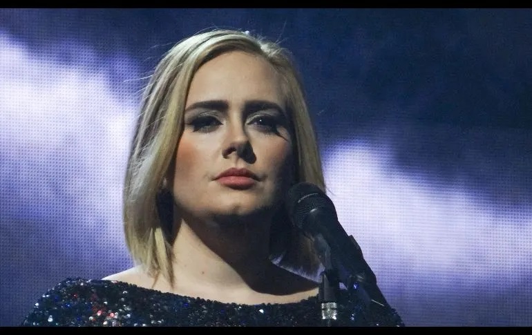 Netflix le ofrece a Adele millones de libras por su documental 