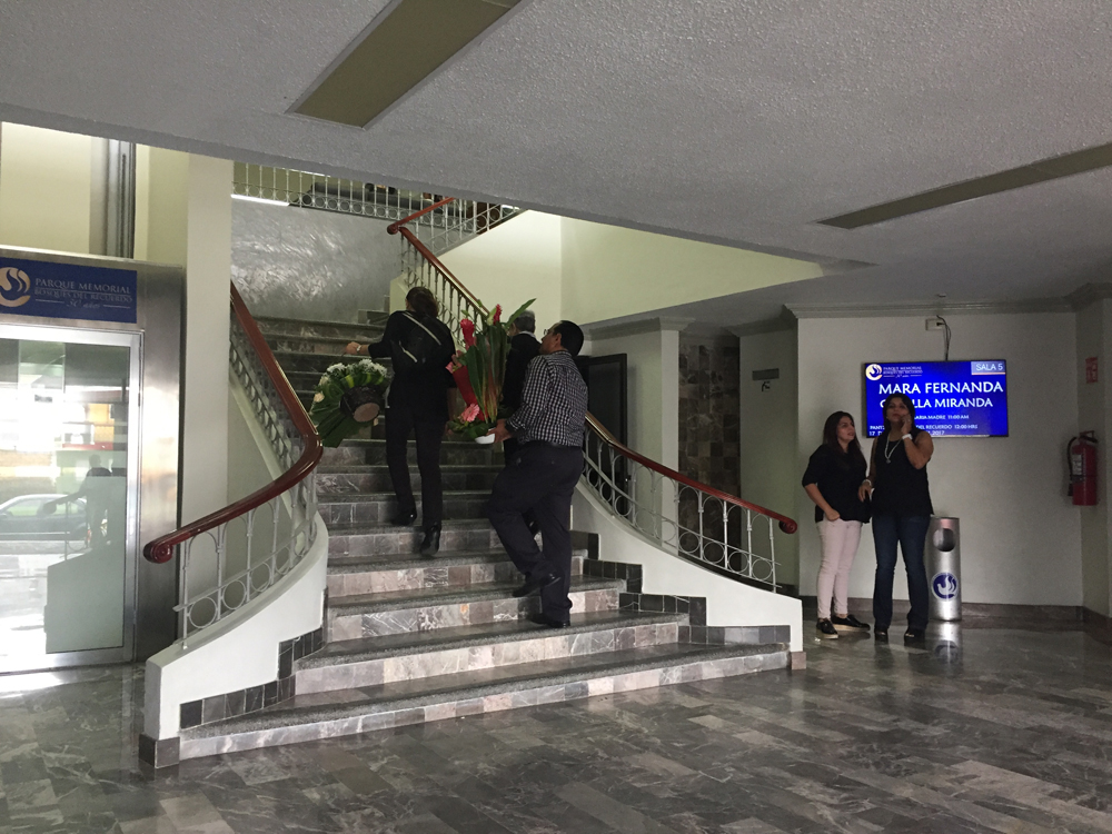 Cuerpo de Mara llega a Xalapa donde es velado por su familia
