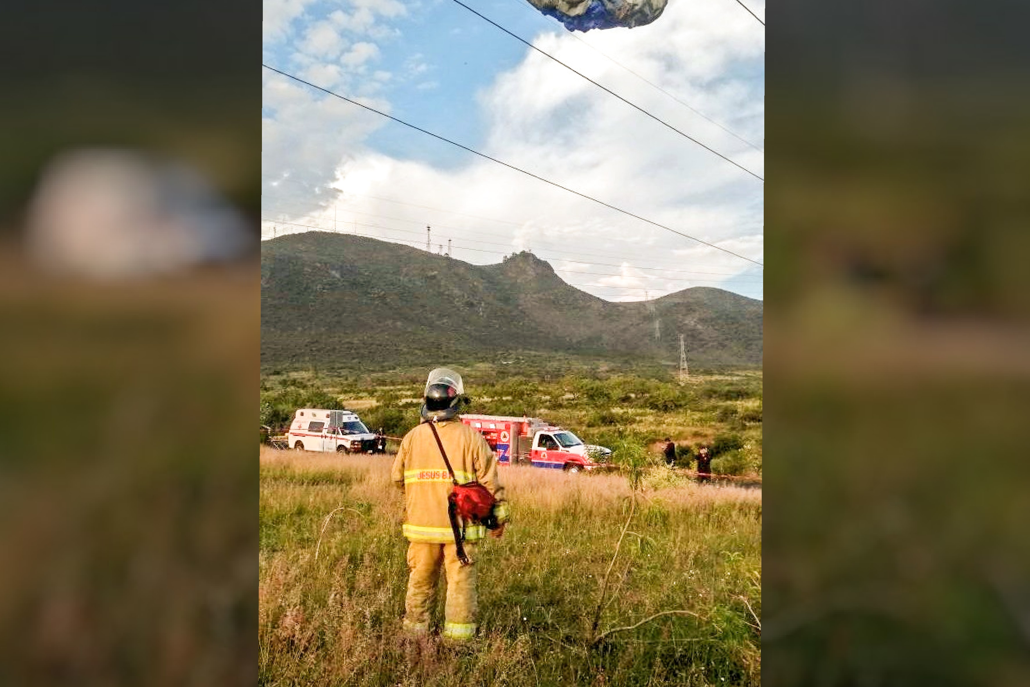 Paracaidista muere al quedar atorado en cables de alta tensión en Tepeaca