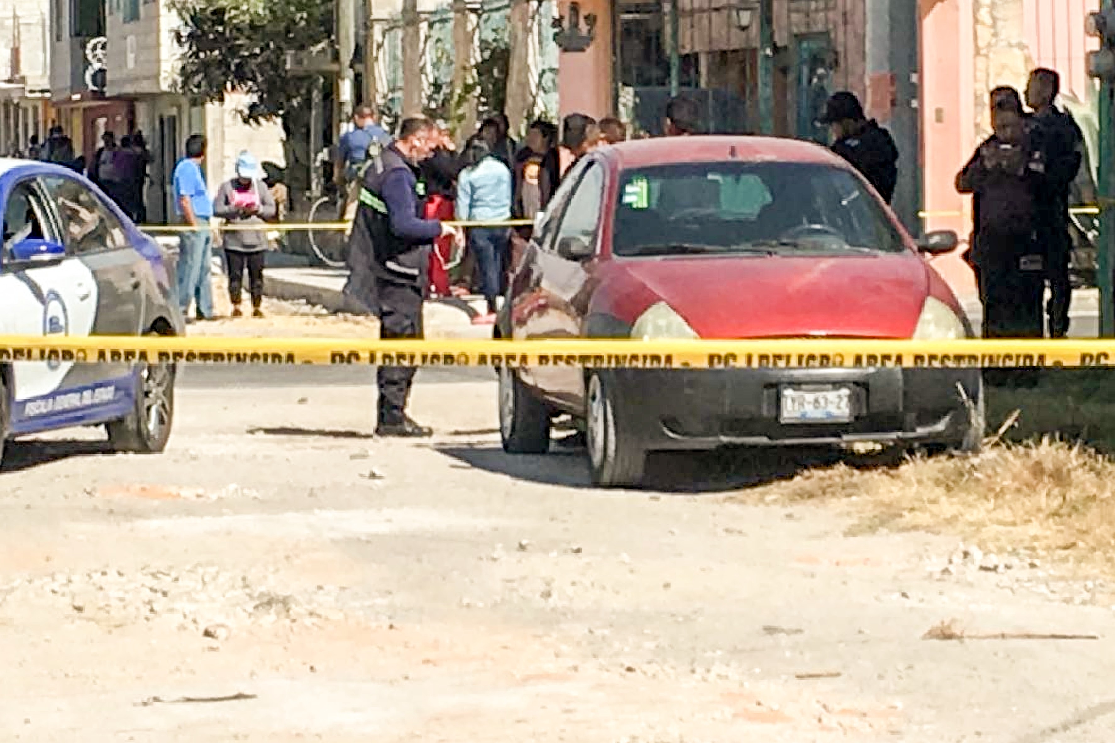 Dejan a mujer muerta en un automóvil robado, en Puebla