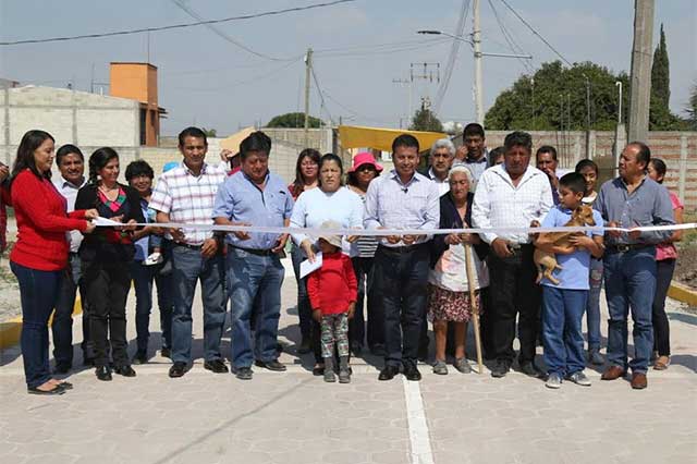 Inaugura Leoncio Paisano adoquinamiento en San Andrés Cholula