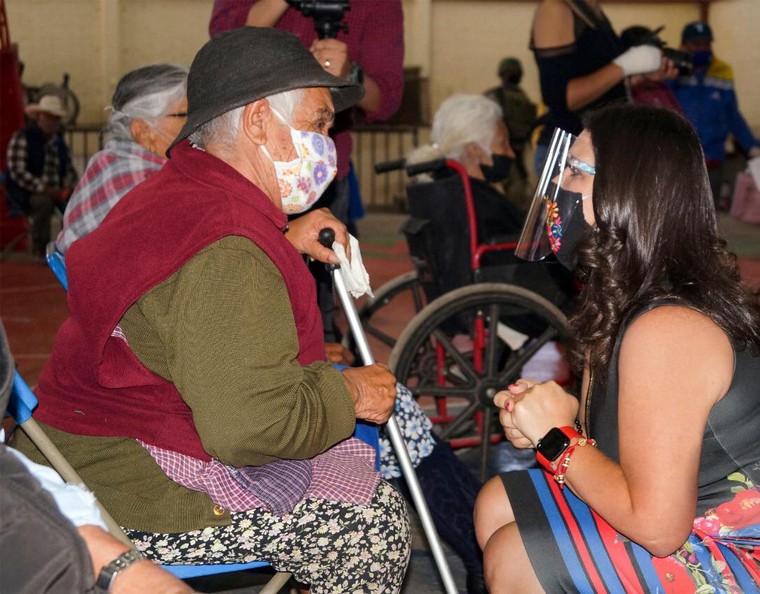 Reciben adultos mayores de Texmelucan programa 68 años y más