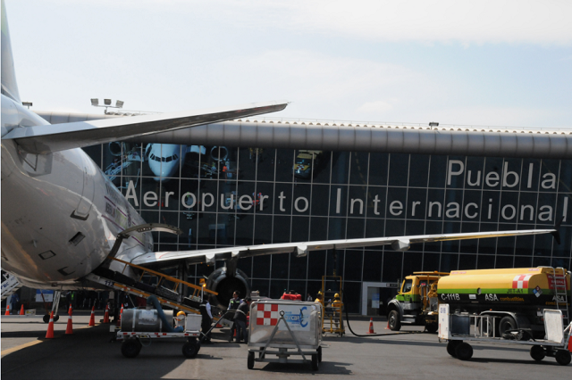 Retoman vuelos aeropuertos de Puebla y AIFA afectados por el Popo