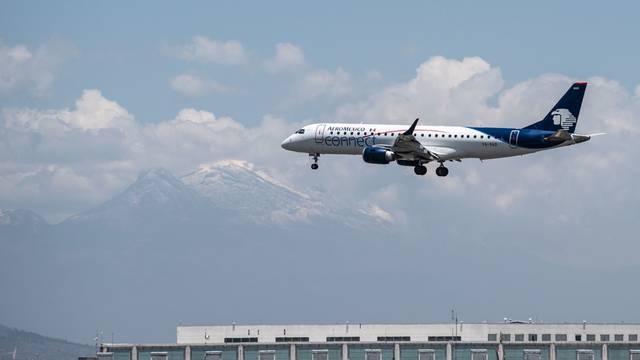 Ojo con los agujeros negros de Aeromexico