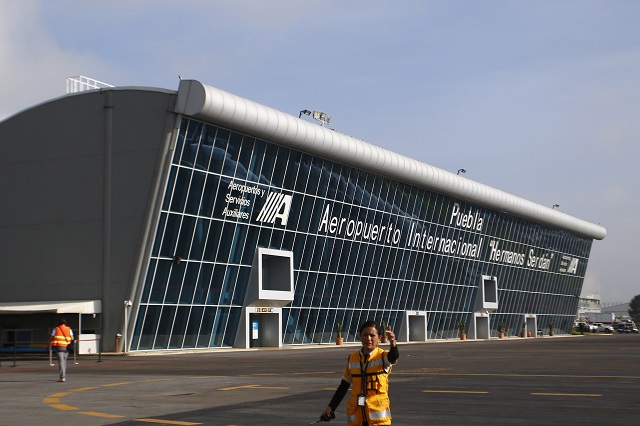 Federación y estado podrían aumentar rutas comerciales del aeropuerto de Huejotzingo: AMLO