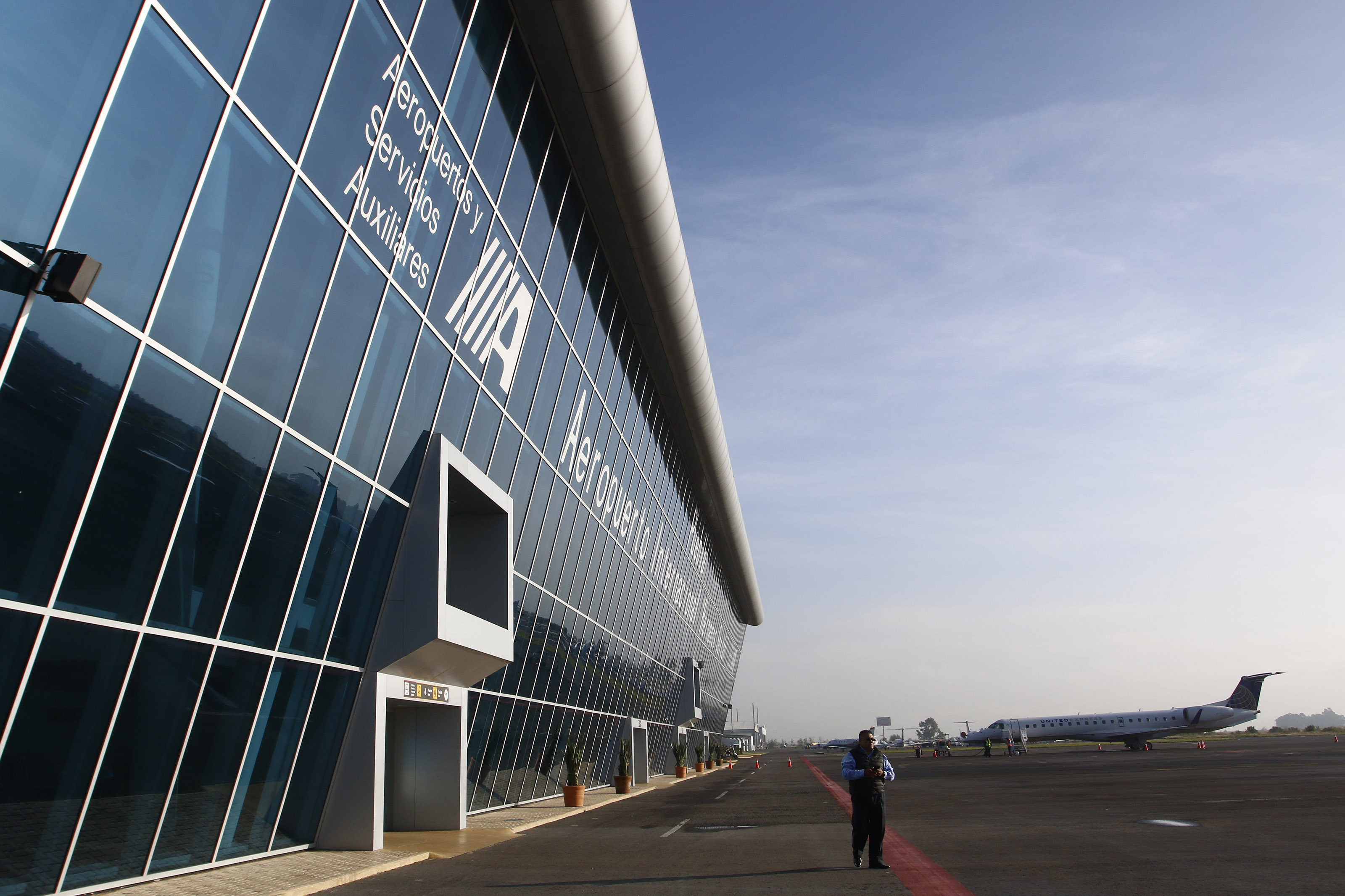 Que privados operen el 51% del aeropuerto de Puebla, plantea MBH