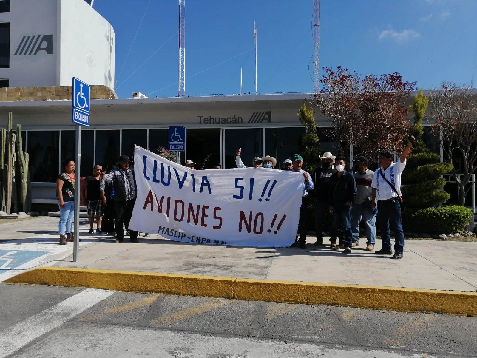 Supervisan Aeropuerto Nacional de Tehuacán por avionetas antilluvias 