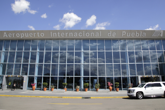 Otra vez suspenden vuelos en Aeropuerto de Huejotzingo por caída de ceniza