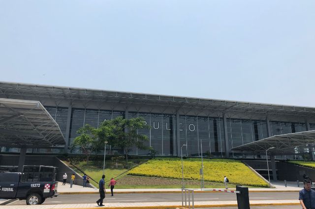 Aeropuerto de Acapulco reanuda vuelos tras paso del huracán Erick