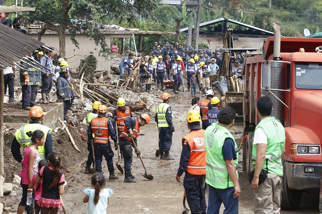 Confirman ayuntamientos 46 muertos por deslaves en Sierra Norte de Puebla