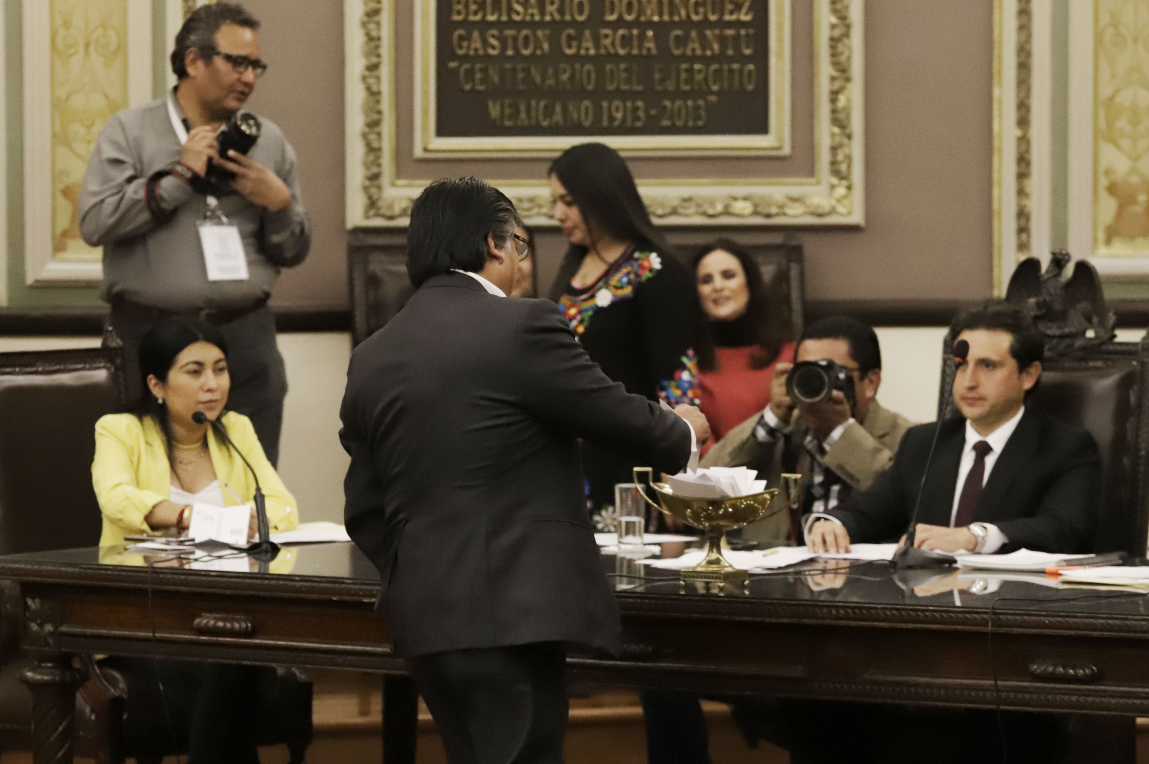 Congreso nombra a Pacheco Pulido gobernador interino de Puebla