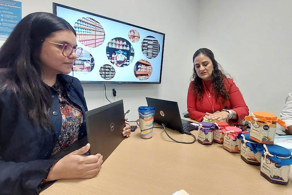Poblanos de 5 municipios venderán productos al Grupo Walmart