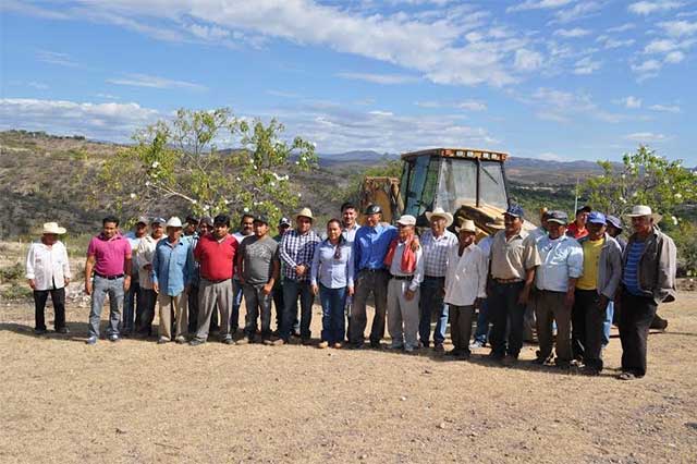 Amplian servicio de agua en Anicano con tanques elevados