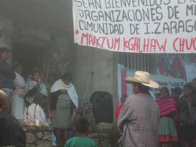 Celebran pobladores de Olintla un año de lucha en defensa del agua
