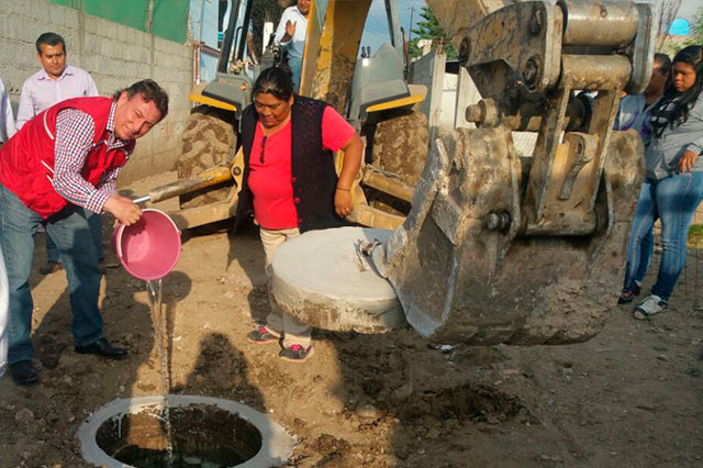 Beneficia Comuna de Tepeaca a 2 barrios con obras de drenaje