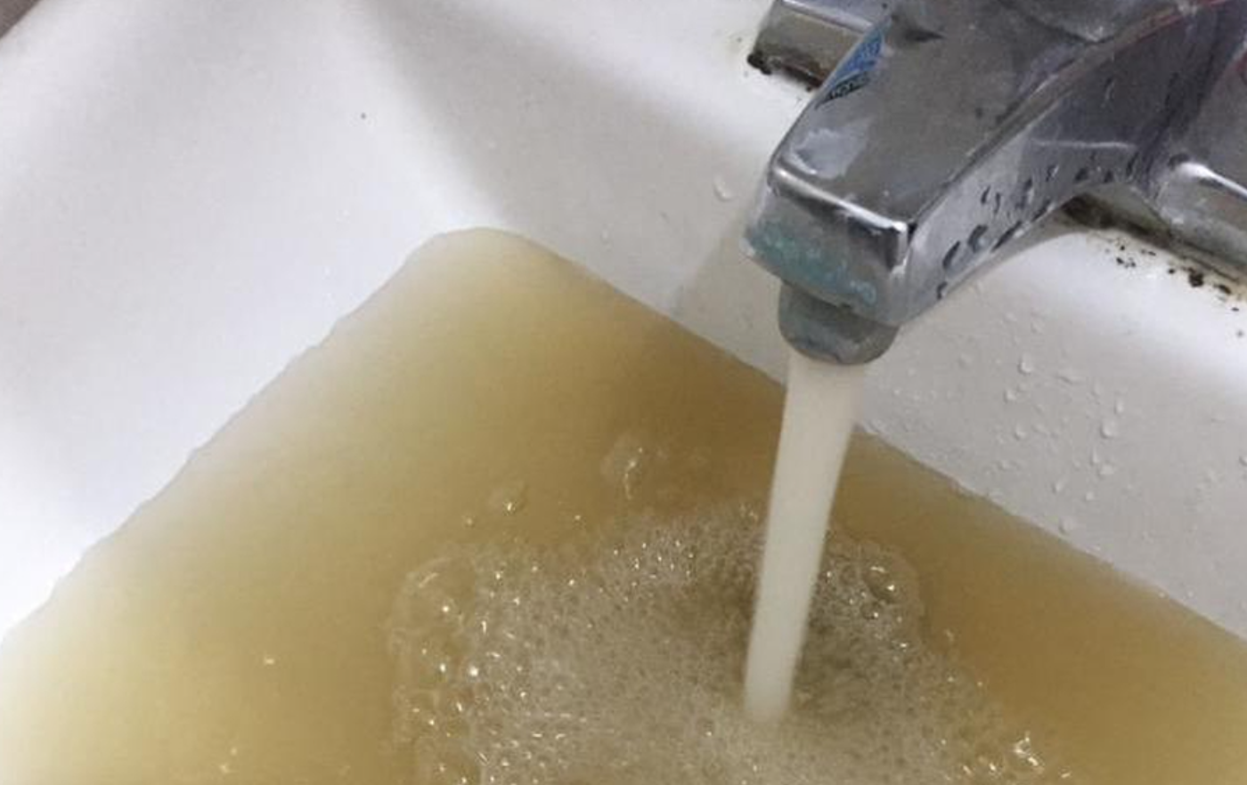 En junta auxiliar de Tepexco, vecinos denuncian mala calidad del agua potable