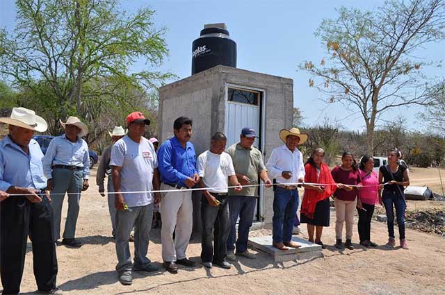 Rehabilitan red de Agua en Totoltepec para dotar de líquido a escuelas
