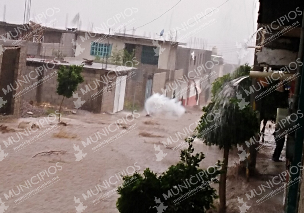 VIDEO Cae tromba en Tehuacán y causa inundaciones y fallas en suministro de luz