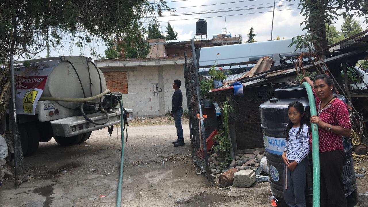 Apoya Gobierno de Puebla a más de 2,300 personas con 922 tinacos