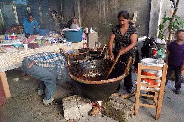 Mantienen en Ahuatempan tradición ancestral del Día de Muertos