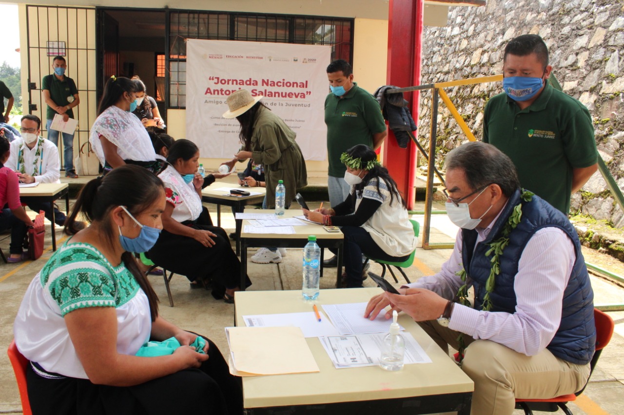 Supervisa SEP entrega de apoyos a escuelas indígenas de la Ahuacatlán
