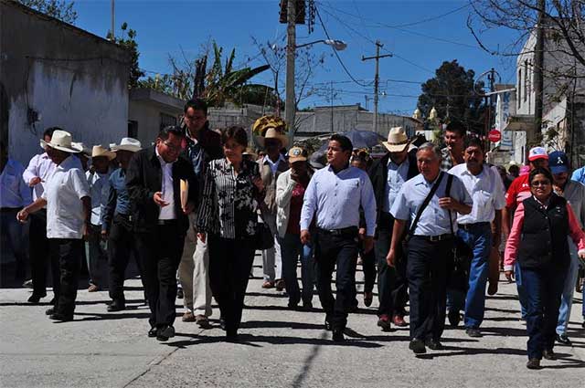 Con 1 mdp rehabilitarán la carretera de Santa Inés Ahuatempan