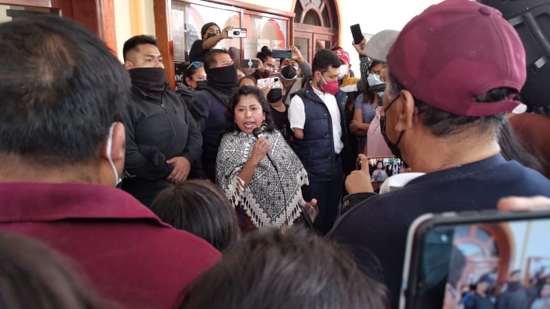 A golpes, protestan contra el DAP en Ajalpan 