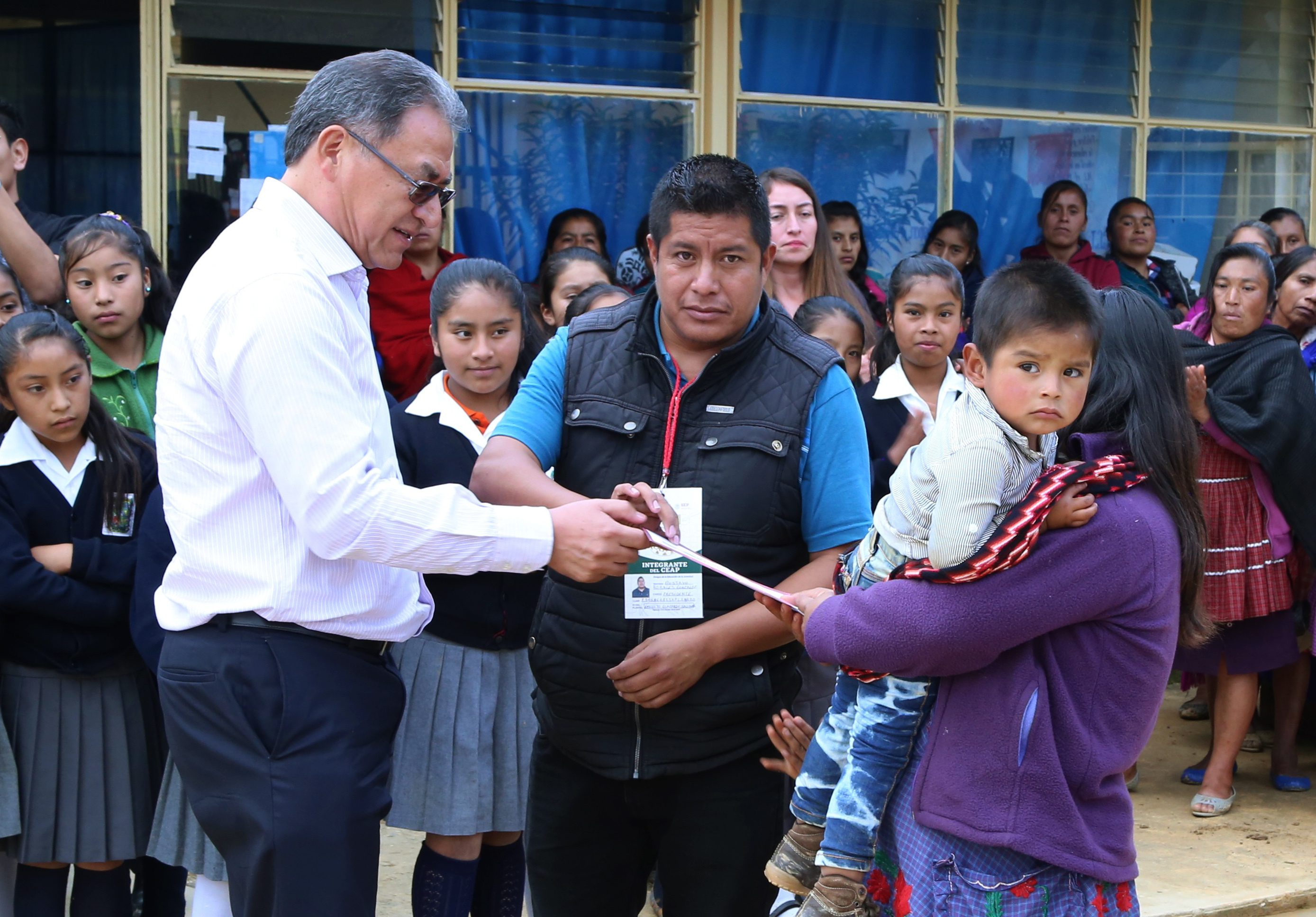 En Ajalpan SEP entrega apoyos del programa la Escuela es Nuestra