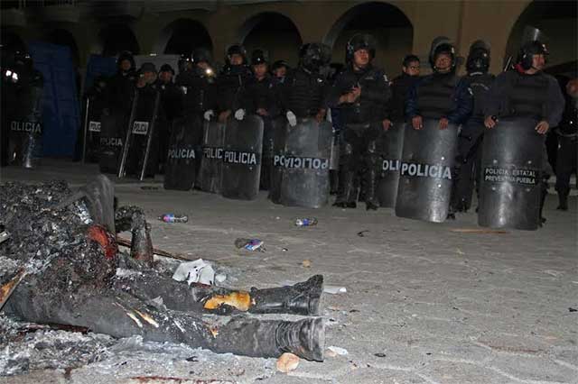 Encuestadores universitarios del DF fueron linchados en Ajalpan