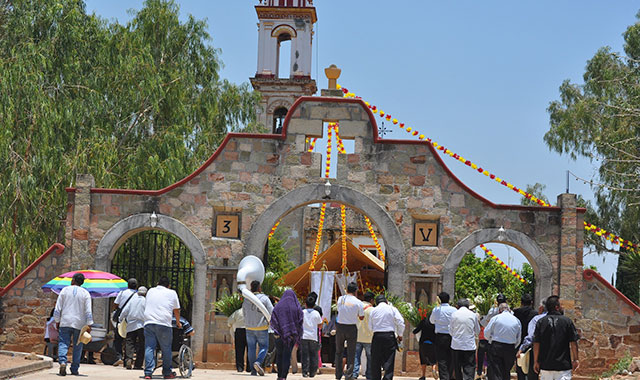 Migrantes vuelven a Totoltepec para celebrar al Cristo de la Santa Cruz 