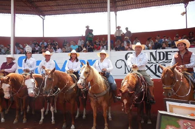 Alcalá evita proselitismo durante cabalgata en Xicotepec