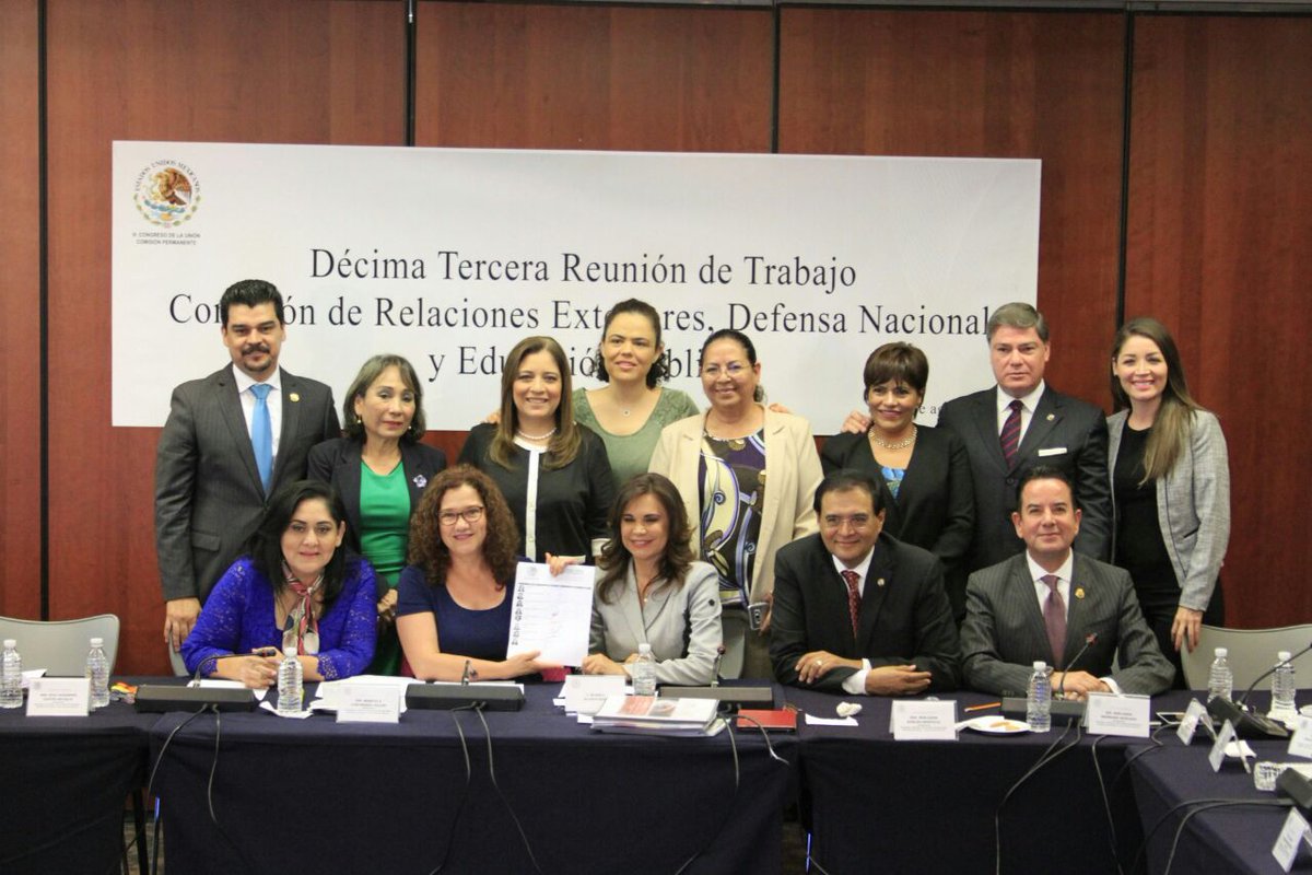 Ratifican senadores a Alcalá como embajadora en Colombia