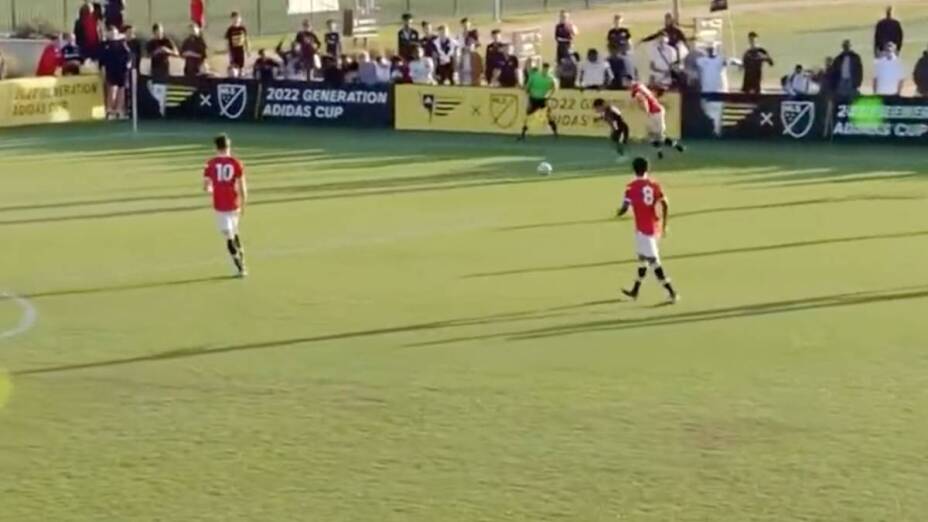 Alex Alcalá puso a bailar al Manchester United