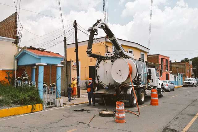 Limpieza de alcantarillas evita encharcamientos en San Pedro: Sosapach
