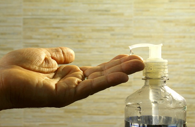 Ahora hasta Louis Vuitton producirá gel antibacterial