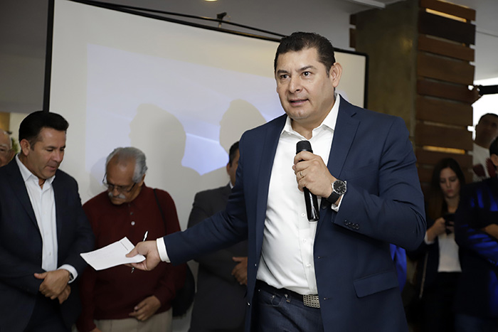 Armenta quiere echar abajo candidatura de Barbosa