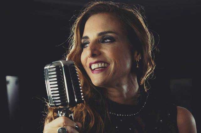 La tunden en Facebook: Comparan a ex Timbiriche Alexa con Frankie Rivers