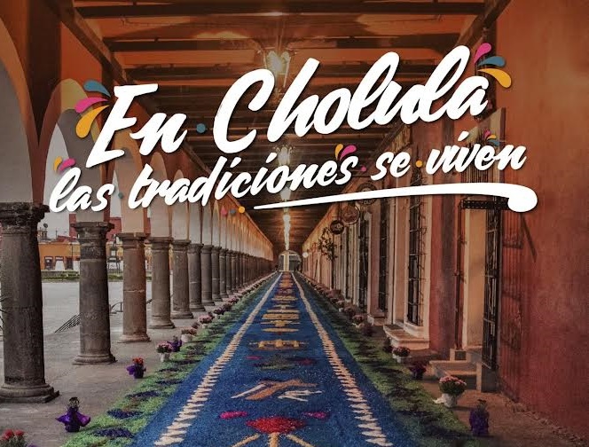 Asiste a la colocación de las alfombras en San Pedro Cholula