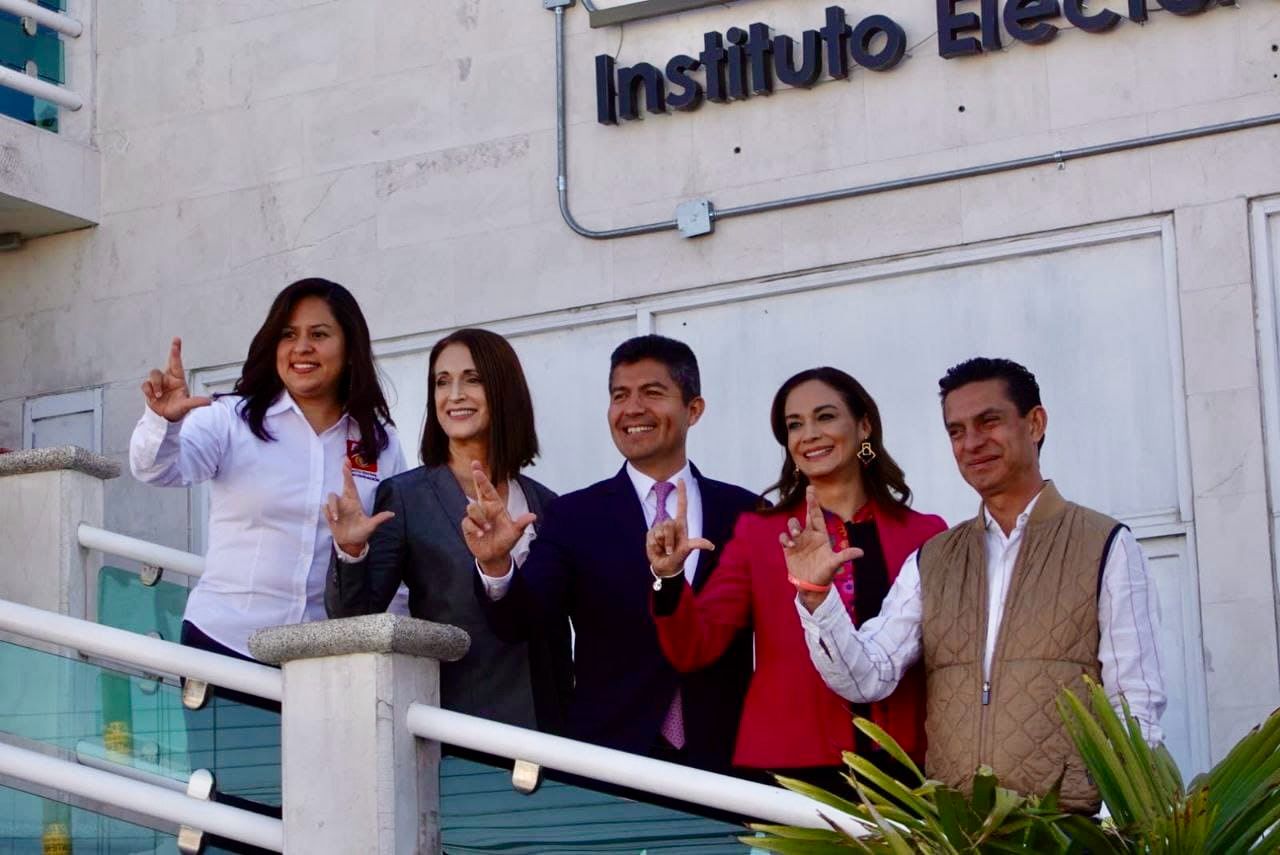 Mejor Rumbo para Puebla registra su plataforma electoral ante el IEE