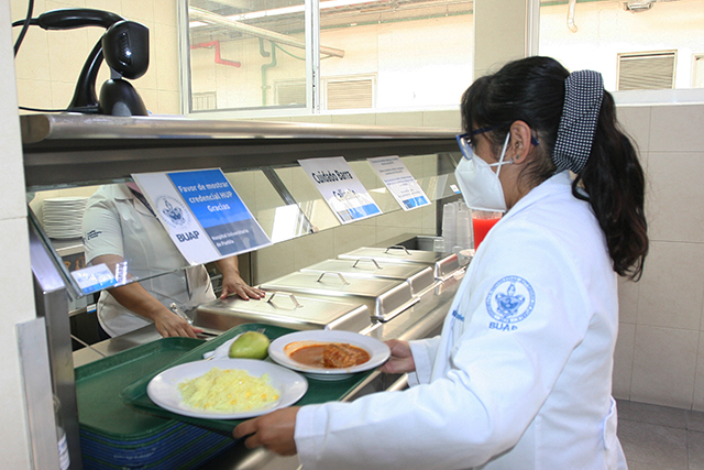 Hospital Universitario BUAP recibe distintivo por manejo higiénico de alimentos