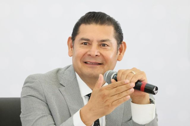  Gobernador Armenta llama a poblanos a no permitir extorsión ni corrupción