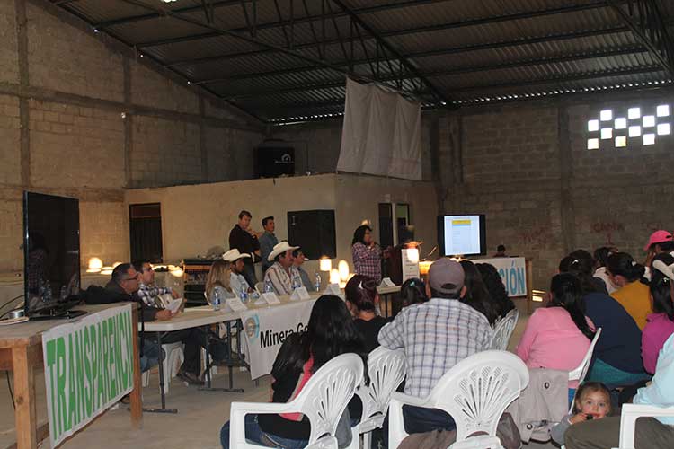 Minera vuelve a Ixtacamaxtitlán y despacha en presidencia