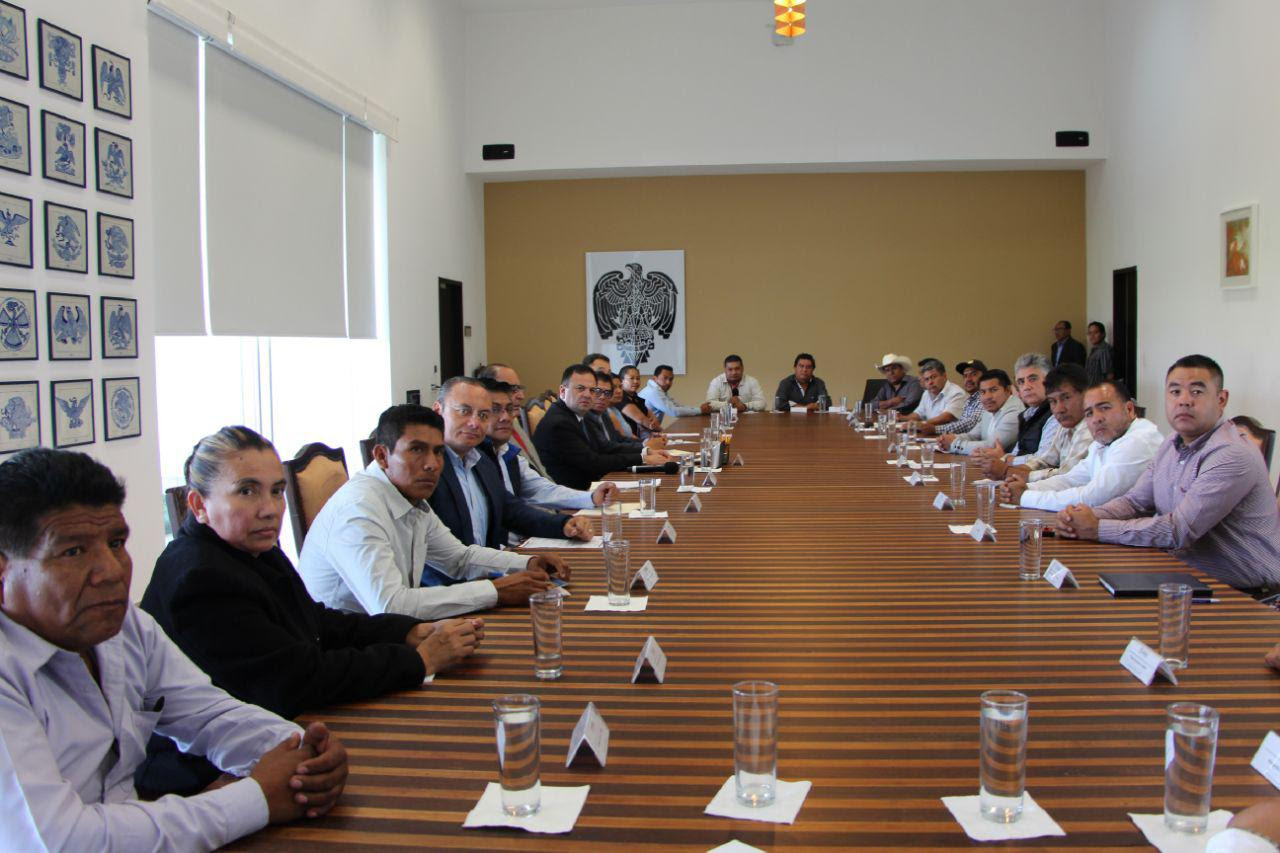 Almeida se reúne con alcaldes del valle de Atlixco y Matamoros