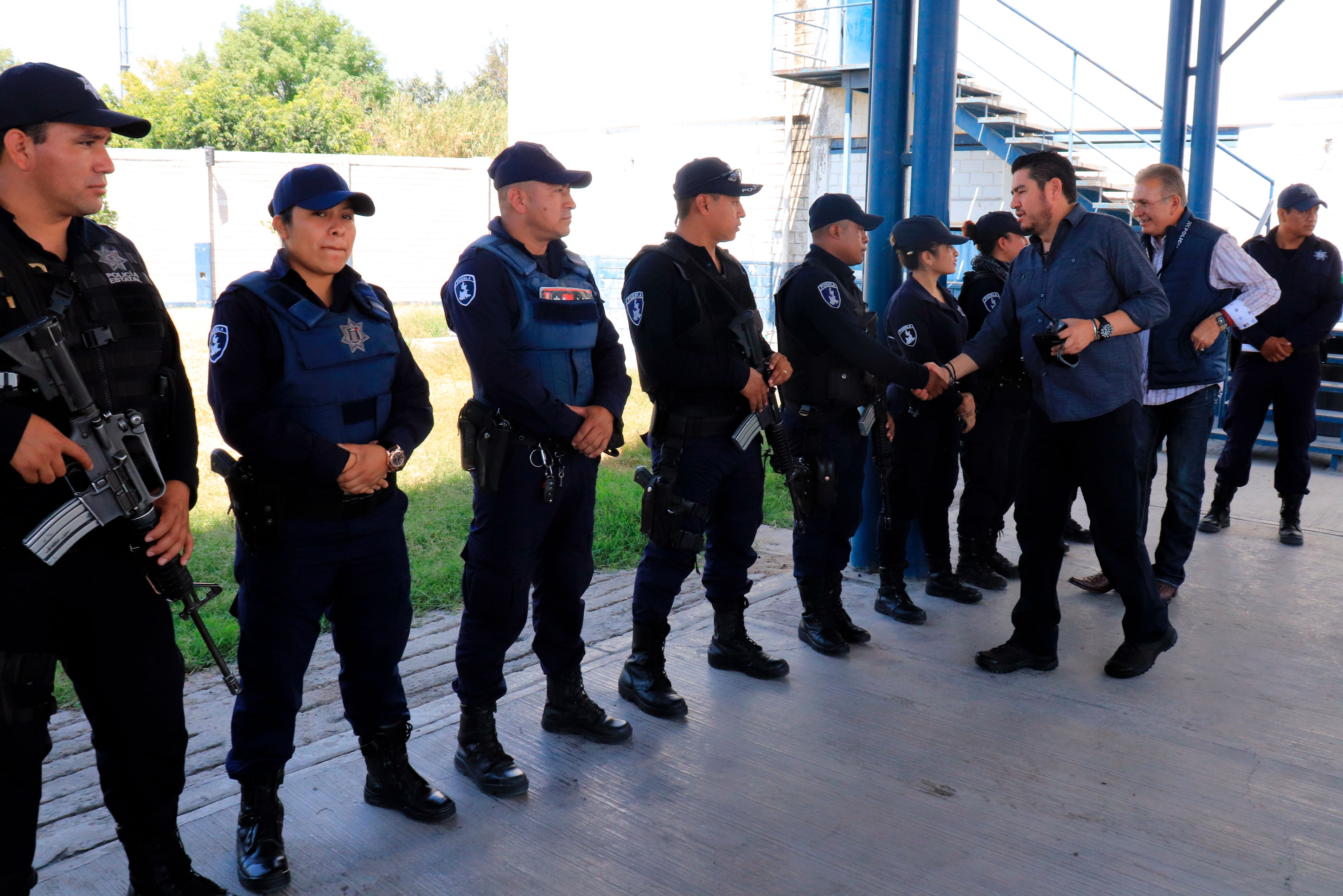 Manuel Alonso supervisa instalaciones de la policía al suroeste de Puebla