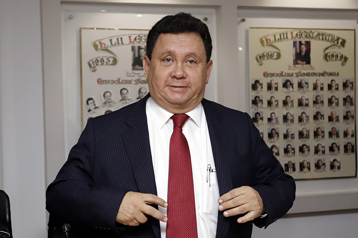 Héctor Alonso interpone juicio para frenar expulsión de Morena