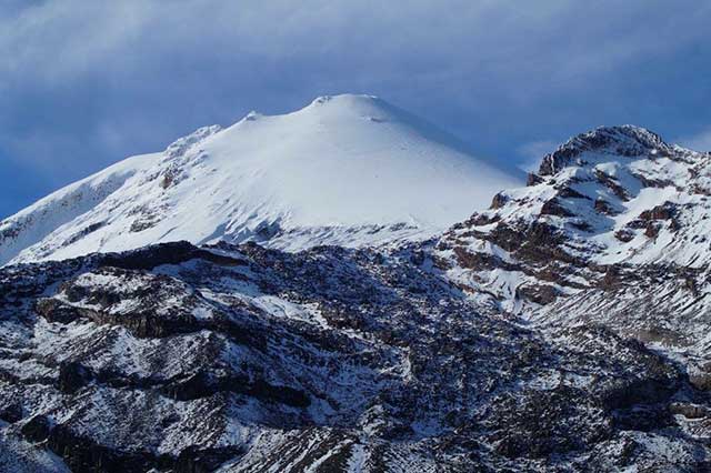 Rescatan cuerpo de alpinista pero se pierde un socorrista en Serdán