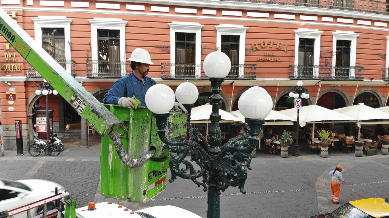 Puebla capital garantiza trabajos de alumbrado público durante contingencia
