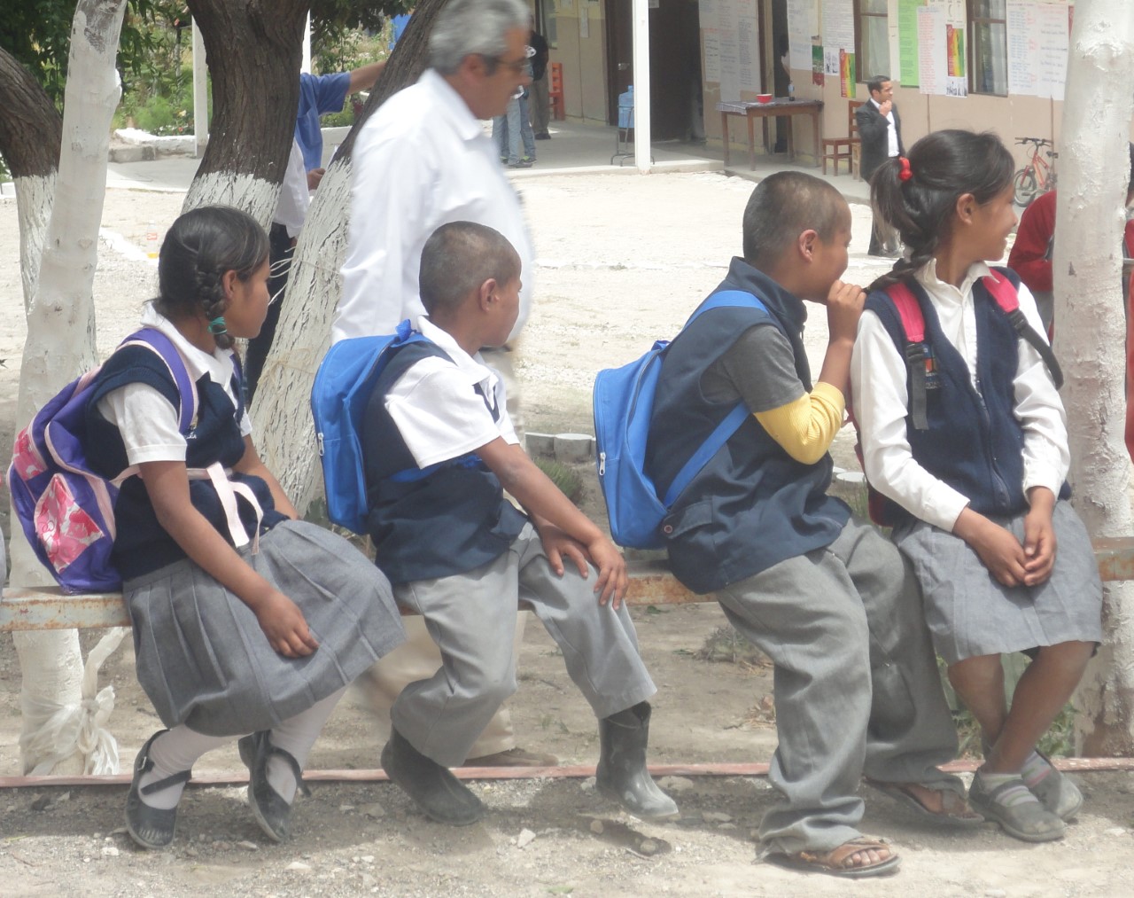 Recolecta SNTE equipo para dar clases en línea en Tehuacán