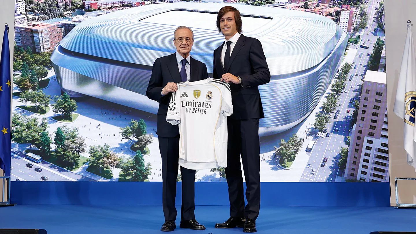 Álvaro Carreras, presentado como nuevo jugador del Real Madrid